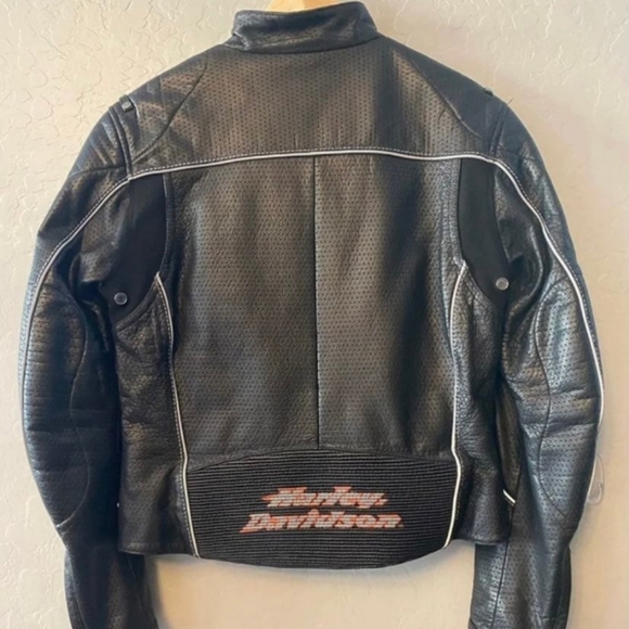 Harley Davidson Leather Jacket - Picture 3 of 12